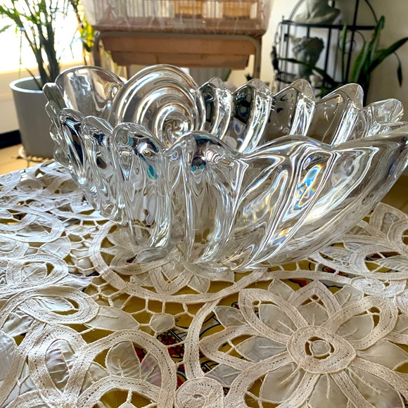 MIKASA OCEAN WAVE BUFFET BOWL - Picture 2 of 6